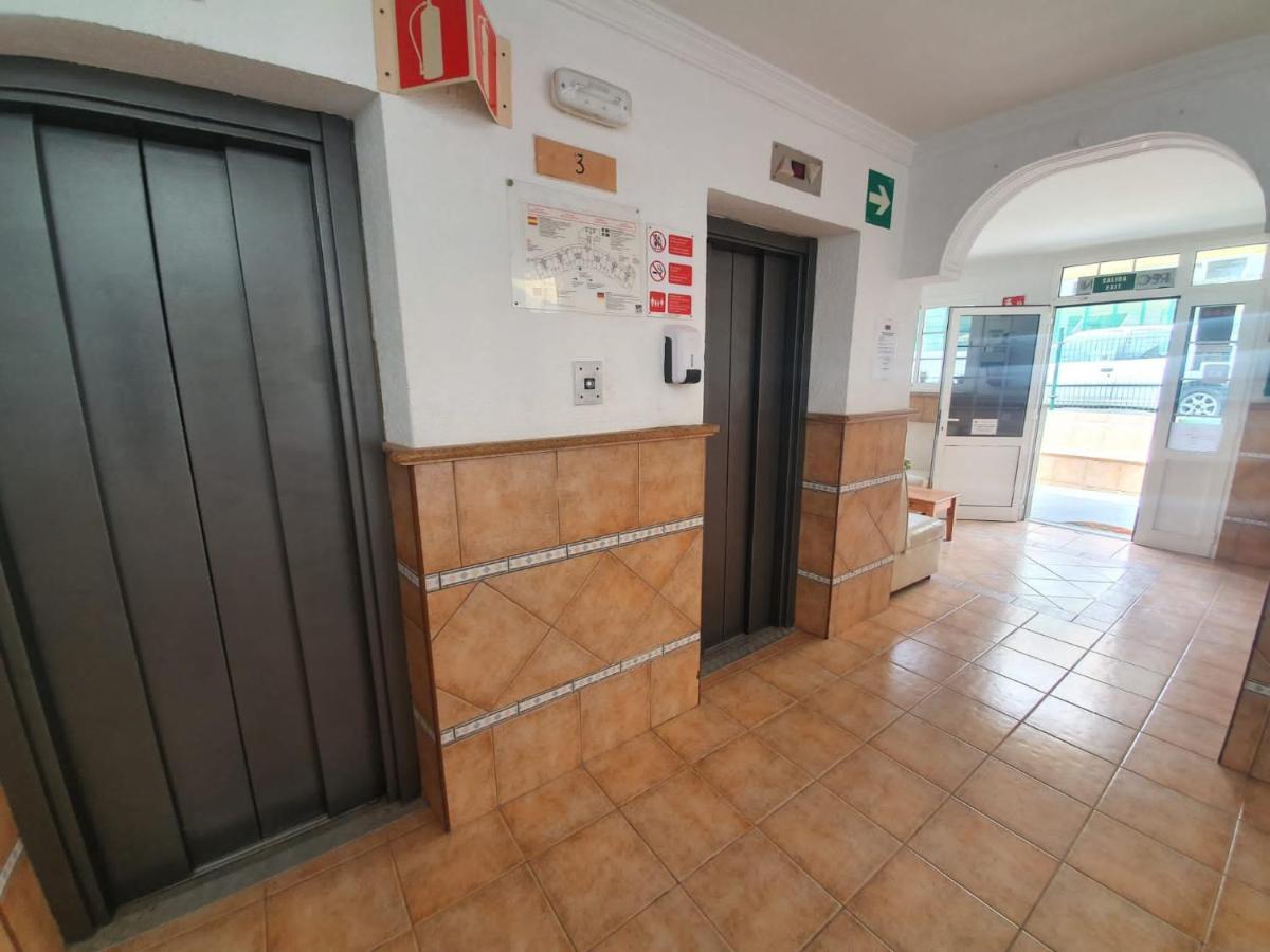 Ocean Front Cozy 2 Bedroom, 3 Beds Spacious- Netflix, Pool, Beach Lift & Fast Wifi Playa del Inglés Buitenkant foto