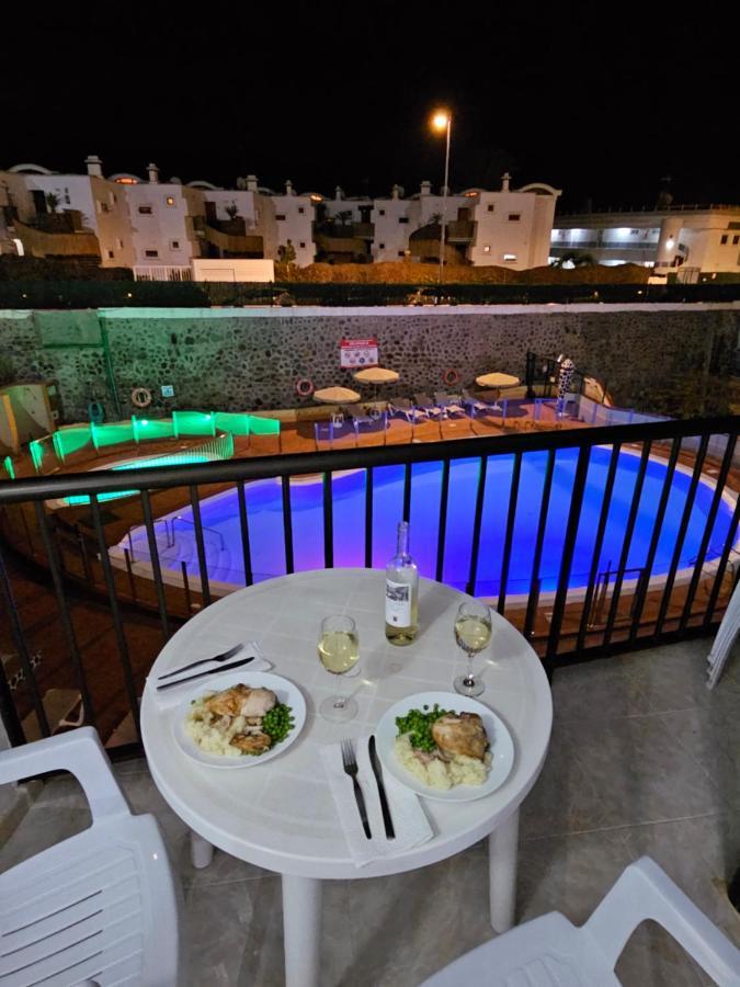 Ocean Front Cozy 2 Bedroom, 3 Beds Spacious- Netflix, Pool, Beach Lift & Fast Wifi Playa del Inglés Buitenkant foto