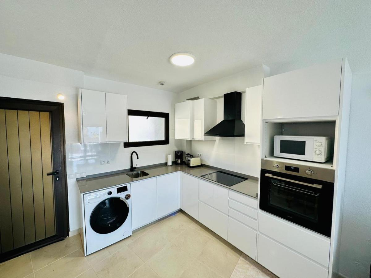 Ocean Front Cozy 2 Bedroom, 3 Beds Spacious- Netflix, Pool, Beach Lift & Fast Wifi Playa del Inglés Buitenkant foto