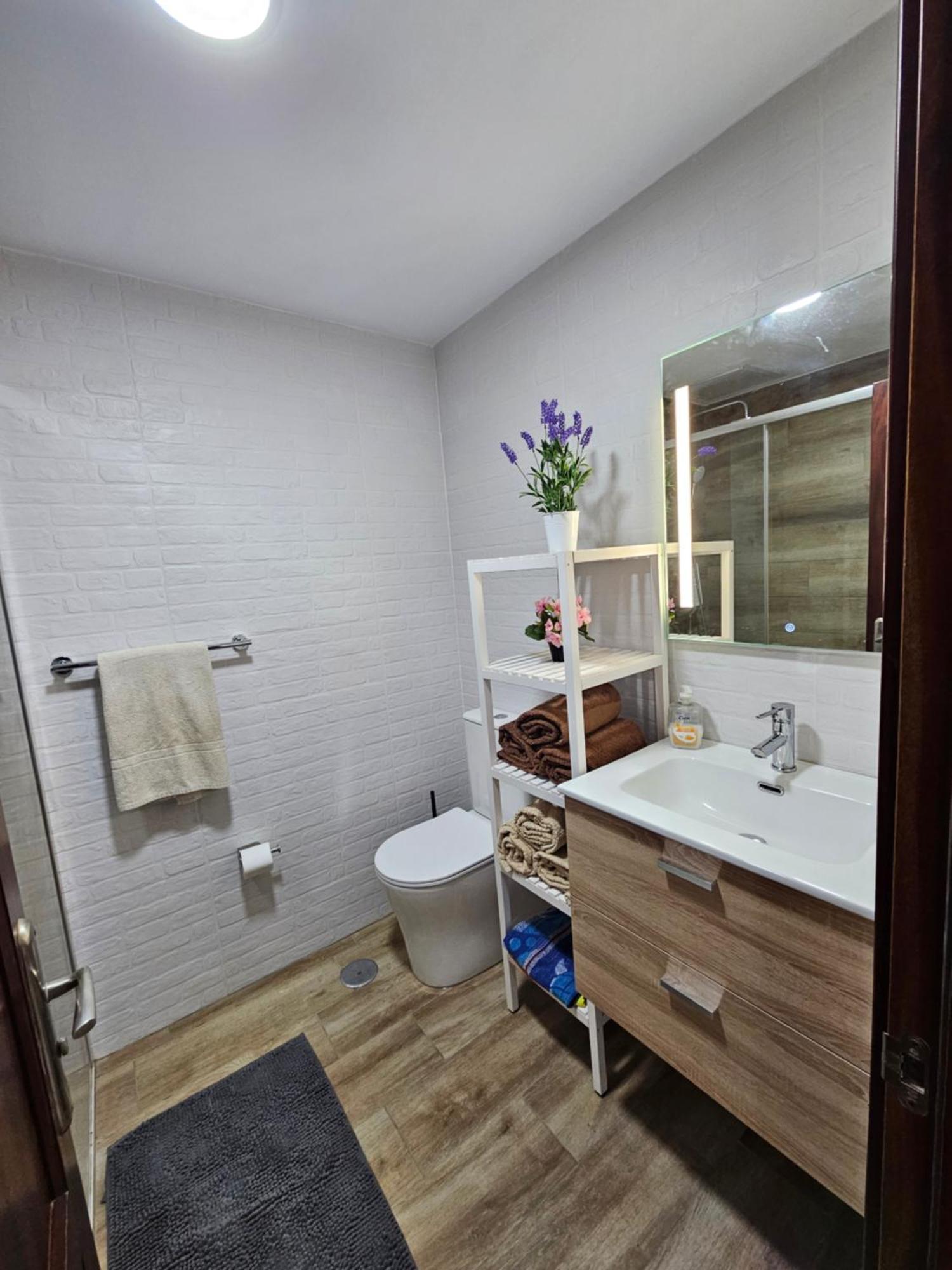 Ocean Front Cozy 2 Bedroom, 3 Beds Spacious- Netflix, Pool, Beach Lift & Fast Wifi Playa del Inglés Buitenkant foto