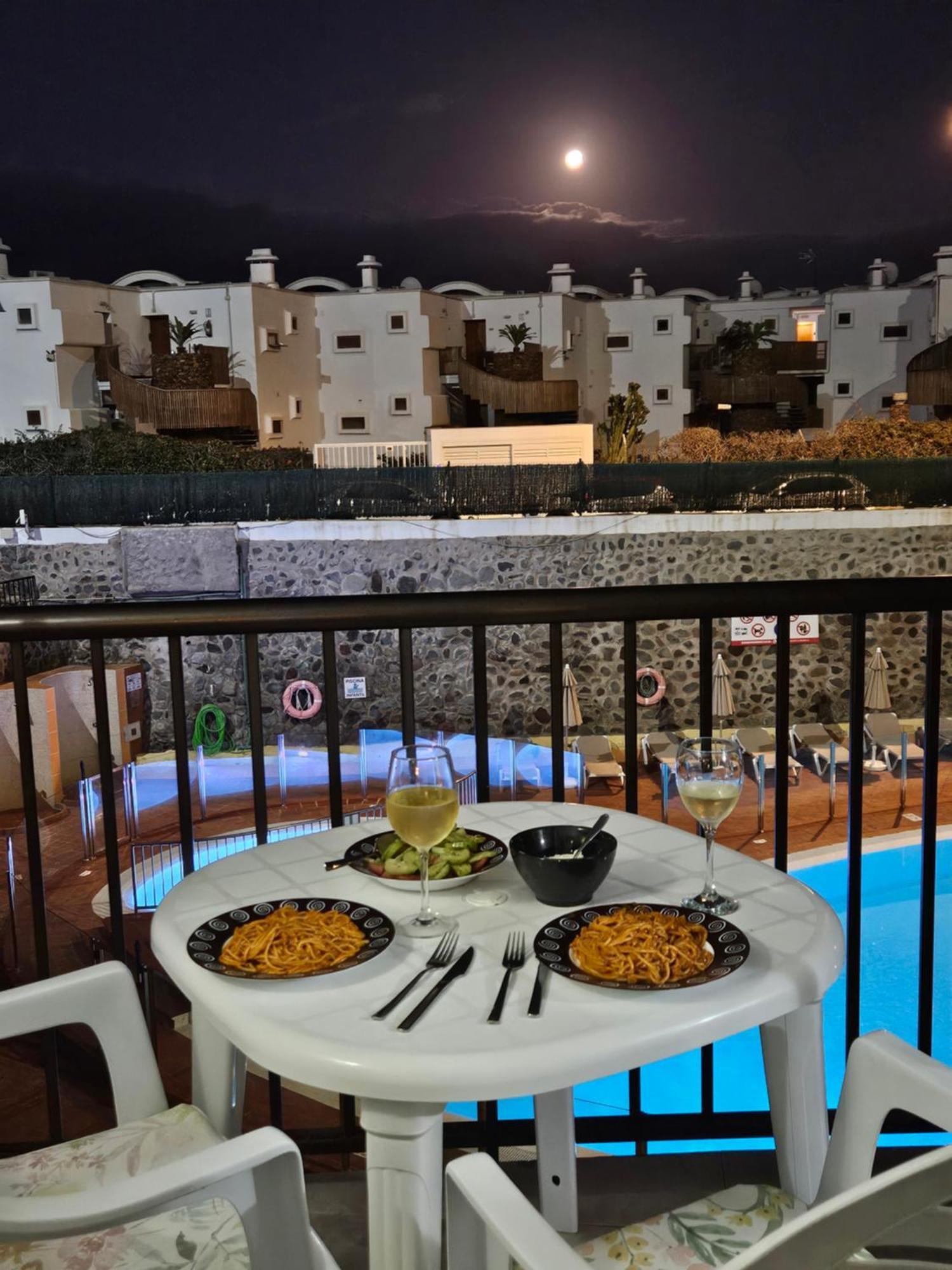 Ocean Front Cozy 2 Bedroom, 3 Beds Spacious- Netflix, Pool, Beach Lift & Fast Wifi Playa del Inglés Buitenkant foto